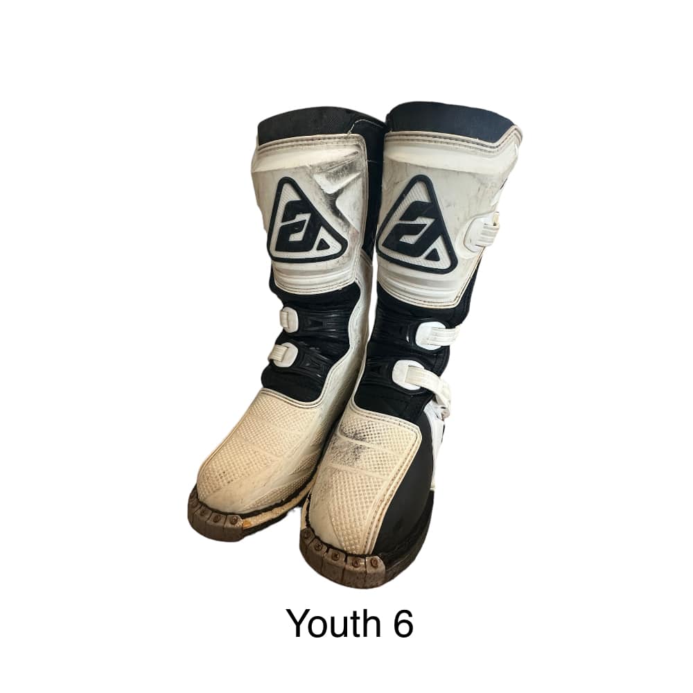Youth Answer Boots - Size 6